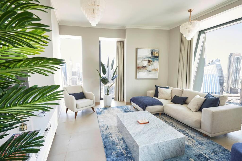 Apartamento Larbi Breathtaking Burj And Fountain View Luxurious 2 Bed Dubái Exterior foto
