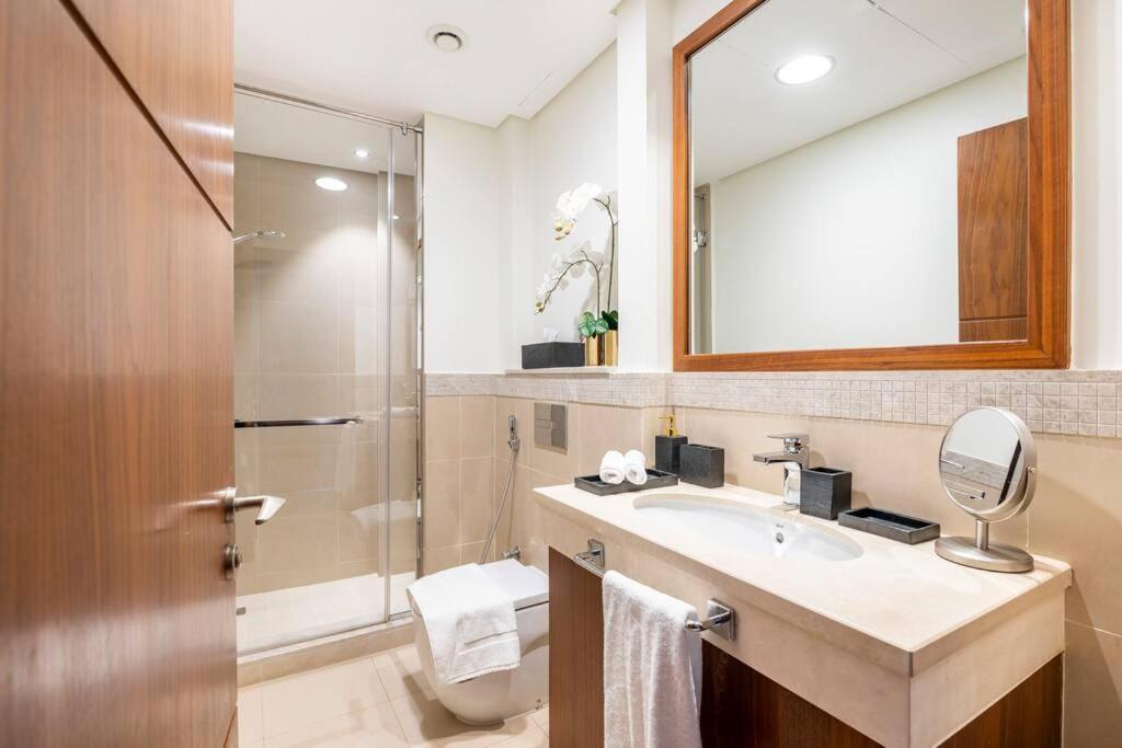 Apartamento Larbi Breathtaking Burj And Fountain View Luxurious 2 Bed Dubái Exterior foto