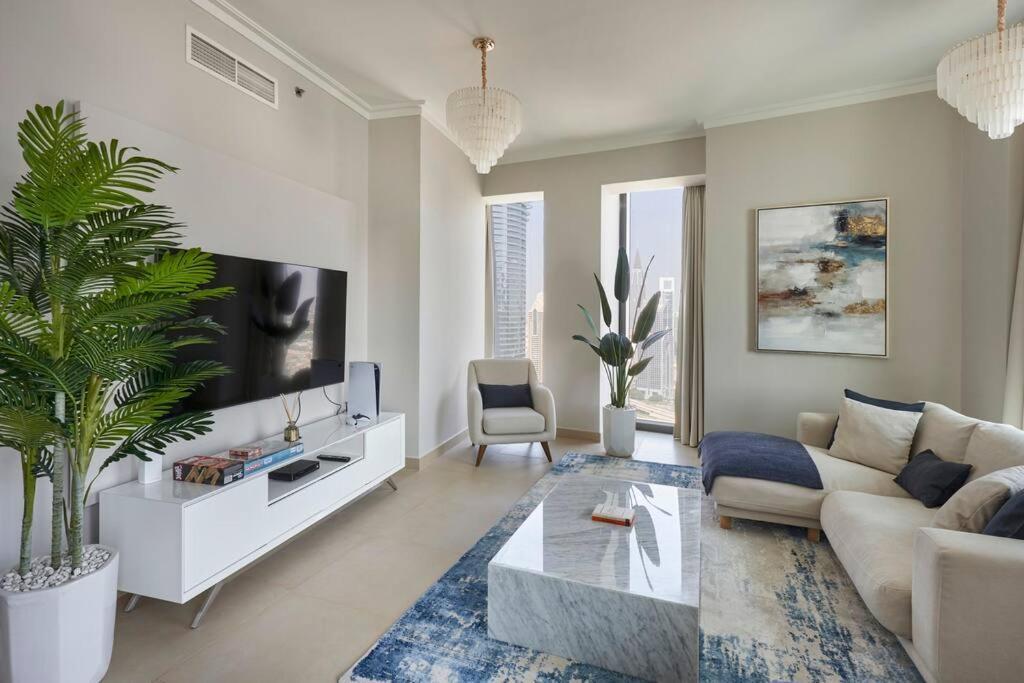Apartamento Larbi Breathtaking Burj And Fountain View Luxurious 2 Bed Dubái Exterior foto