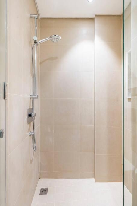 Apartamento Larbi Breathtaking Burj And Fountain View Luxurious 2 Bed Dubái Exterior foto