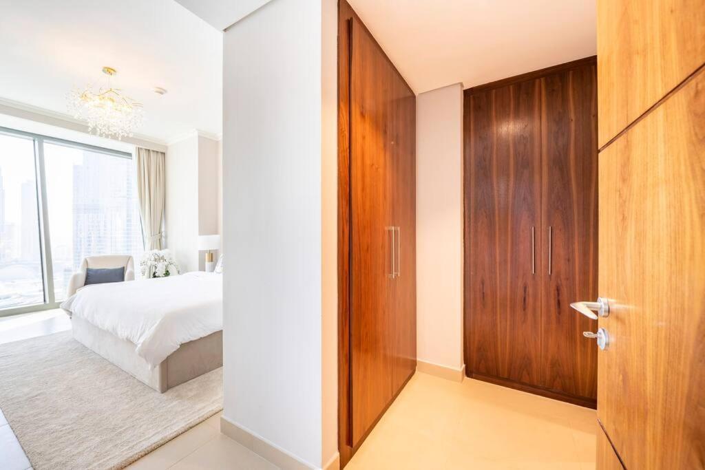 Apartamento Larbi Breathtaking Burj And Fountain View Luxurious 2 Bed Dubái Exterior foto