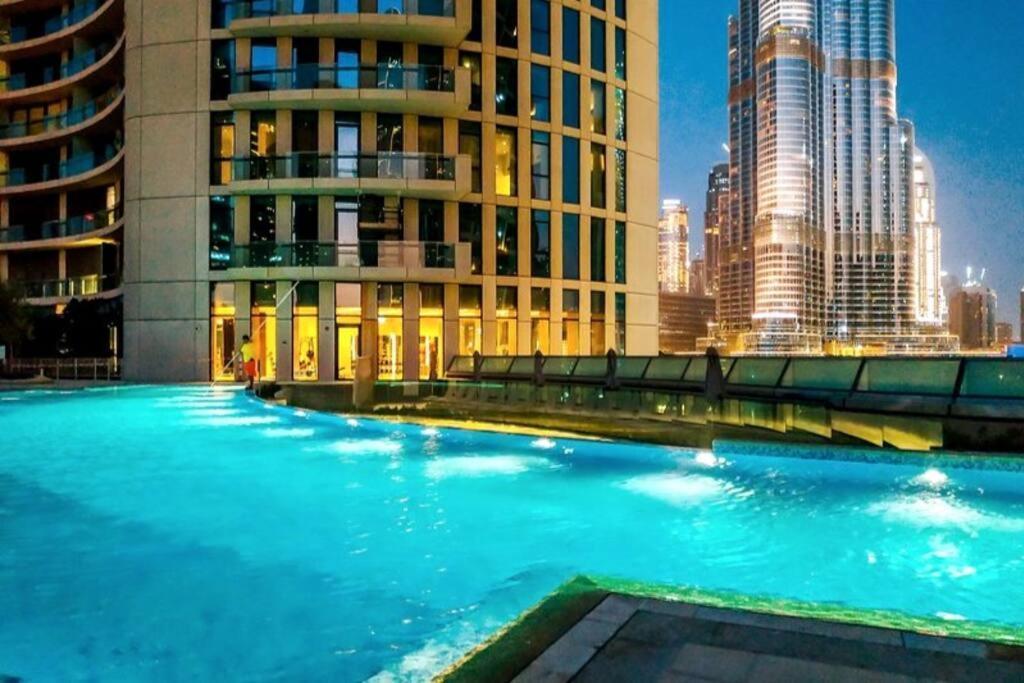 Apartamento Larbi Breathtaking Burj And Fountain View Luxurious 2 Bed Dubái Exterior foto