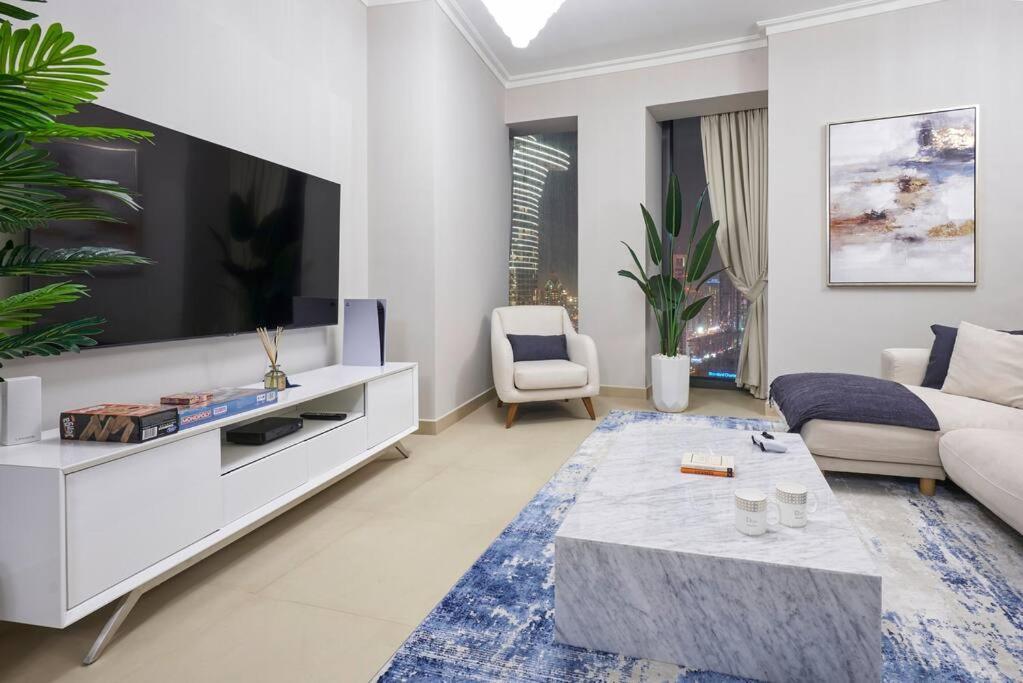 Apartamento Larbi Breathtaking Burj And Fountain View Luxurious 2 Bed Dubái Exterior foto