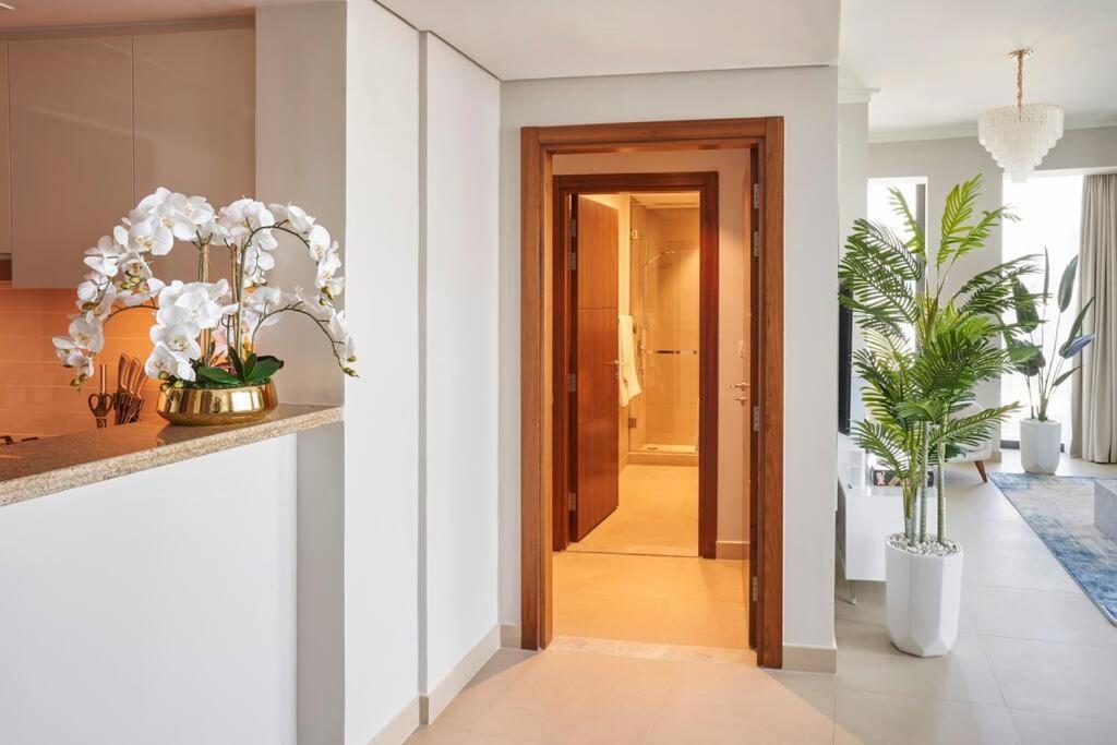 Apartamento Larbi Breathtaking Burj And Fountain View Luxurious 2 Bed Dubái Exterior foto