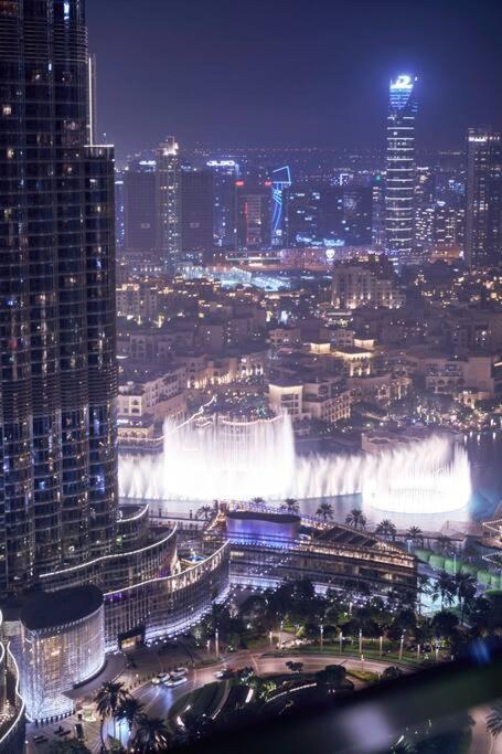 Apartamento Larbi Breathtaking Burj And Fountain View Luxurious 2 Bed Dubái Exterior foto
