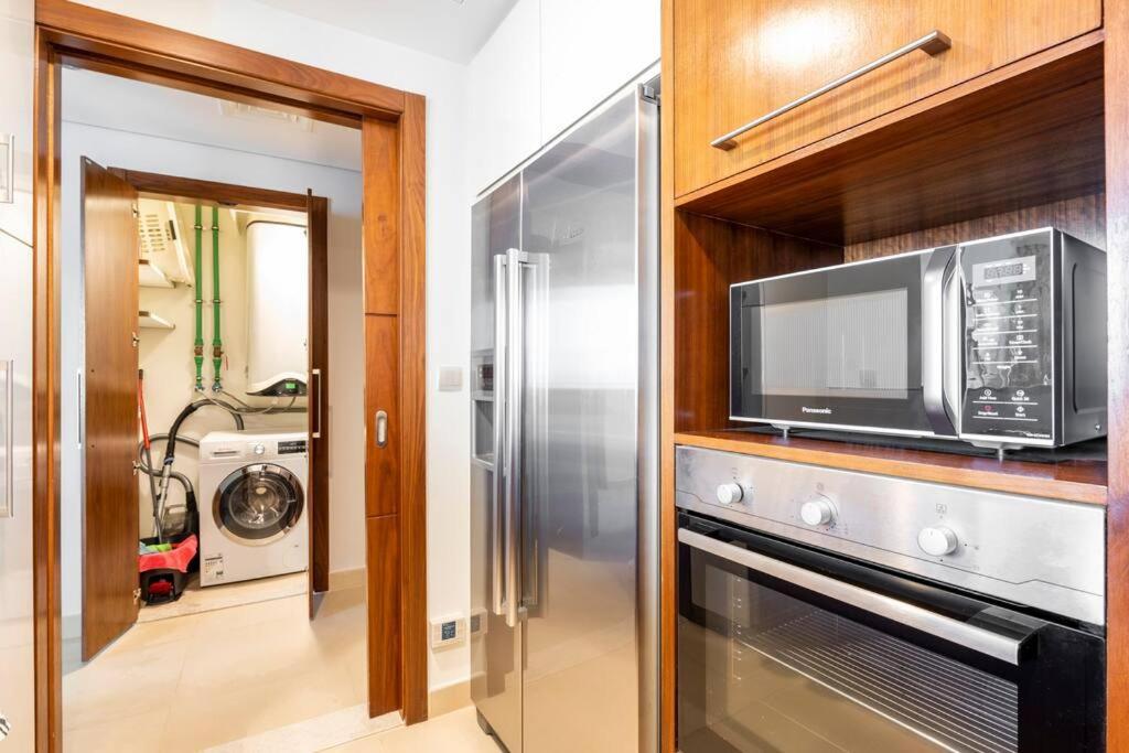 Apartamento Larbi Breathtaking Burj And Fountain View Luxurious 2 Bed Dubái Exterior foto