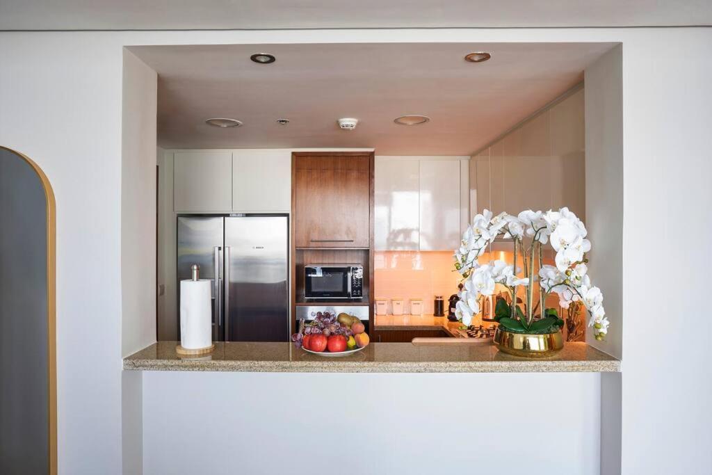 Apartamento Larbi Breathtaking Burj And Fountain View Luxurious 2 Bed Dubái Exterior foto