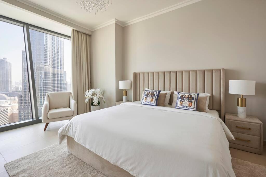 Apartamento Larbi Breathtaking Burj And Fountain View Luxurious 2 Bed Dubái Exterior foto