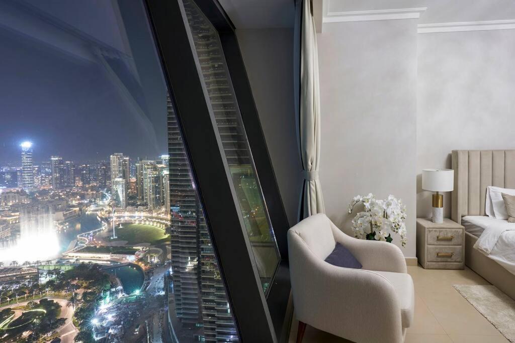 Apartamento Larbi Breathtaking Burj And Fountain View Luxurious 2 Bed Dubái Exterior foto